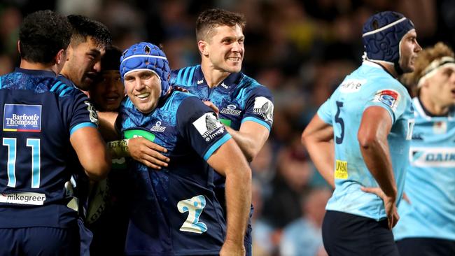 The Blues have kept the Kiwi winning streak alive by beating the Waratahs.