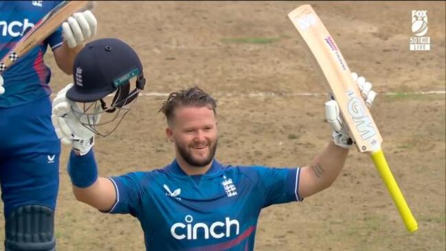 Ben Duckett smashes maiden ton