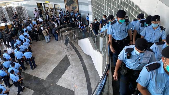 Hong Kong police raid the offices of Apple Daily, a Hong Kong tabloid newspaper owned by Jimmy Lai. Picture: Twitter