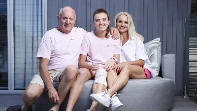 Alexa Leary with her Dad Russell and mum Belinda on her return to her family home in Noosaville after 111 days in hospital. Picture – Lachie Millard