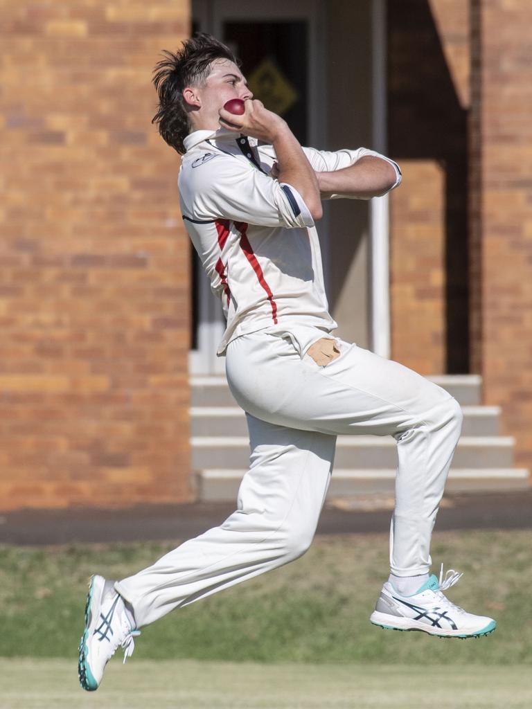 Hayden Campbell bowls for Met-Easts. Picture: Nev Madsen.