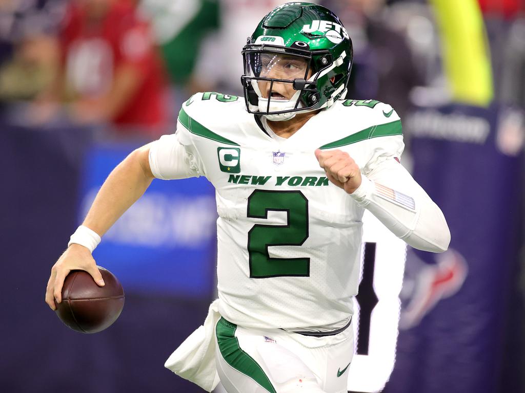 Quarterback Zach Wilson of the New York Jets passes the ball during News  Photo - Getty Images