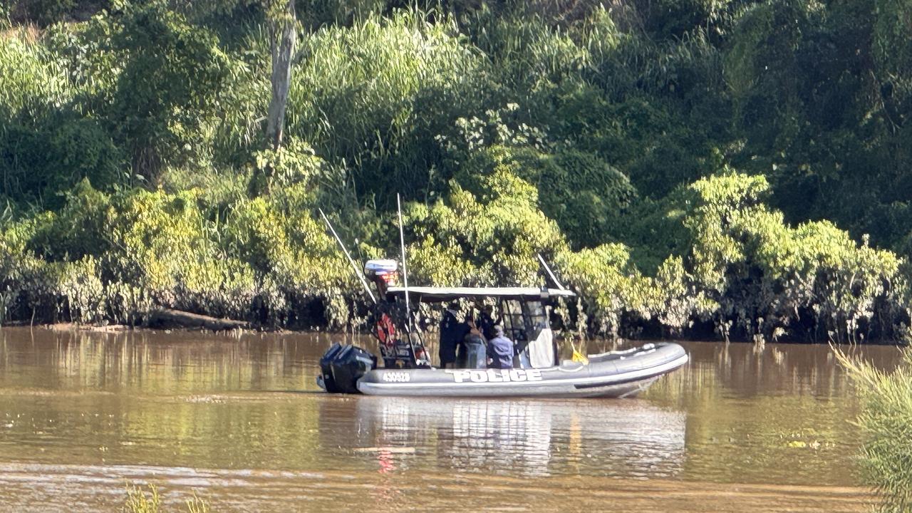 Search resumes for man in Brisbane River after friends’ desperate attempts