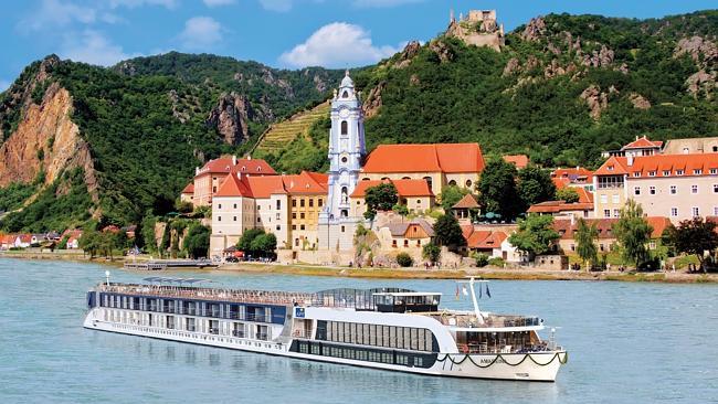 APT rivership AmaReina in Durnstein.