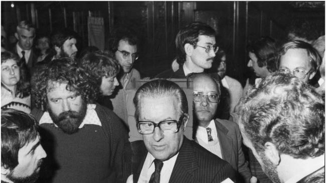 Senator Arthur Gietzelt speaks to the press after leaving a ALP meeting in Marrickville, Sydney in 1980.