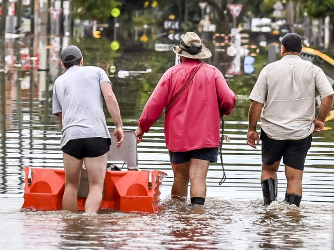 Thursday 31st March 2022Lismore Suburbs today Local residents taking to the flood waters to see the damage caused.PictureÃs Darren Leigh Roberts