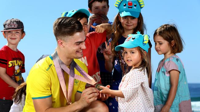 Matthew Glaetzer shows off his gold medal to little fans.