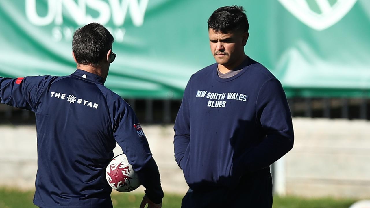 SYDNEY, AUSTRALIA - JUNE 14: Brad Fittler head coach of the Blues talks to Latrell Mitchell of the Blues during a New South Wales Blues State of Origin training session at Coogee Oval on June 14, 2023 in Sydney, Australia. (Photo by Jason McCawley/Getty Images)