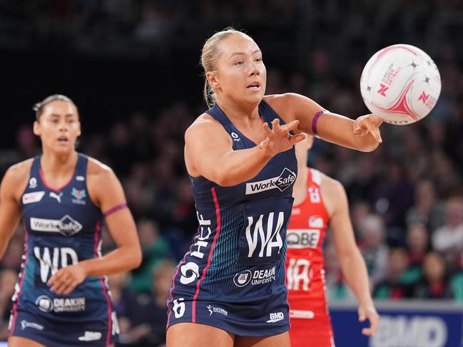 MELBOURNE, AUSTRALIA - JUNE 23: Hannah Mundy of the Vixens passes the ball during the round 11 Super Netball match between Melbourne Vixens and NSW Swifts at John Cain Arena, on June 23, 2024, in Melbourne, Australia. (Photo by Daniel Pockett/Getty Images)
