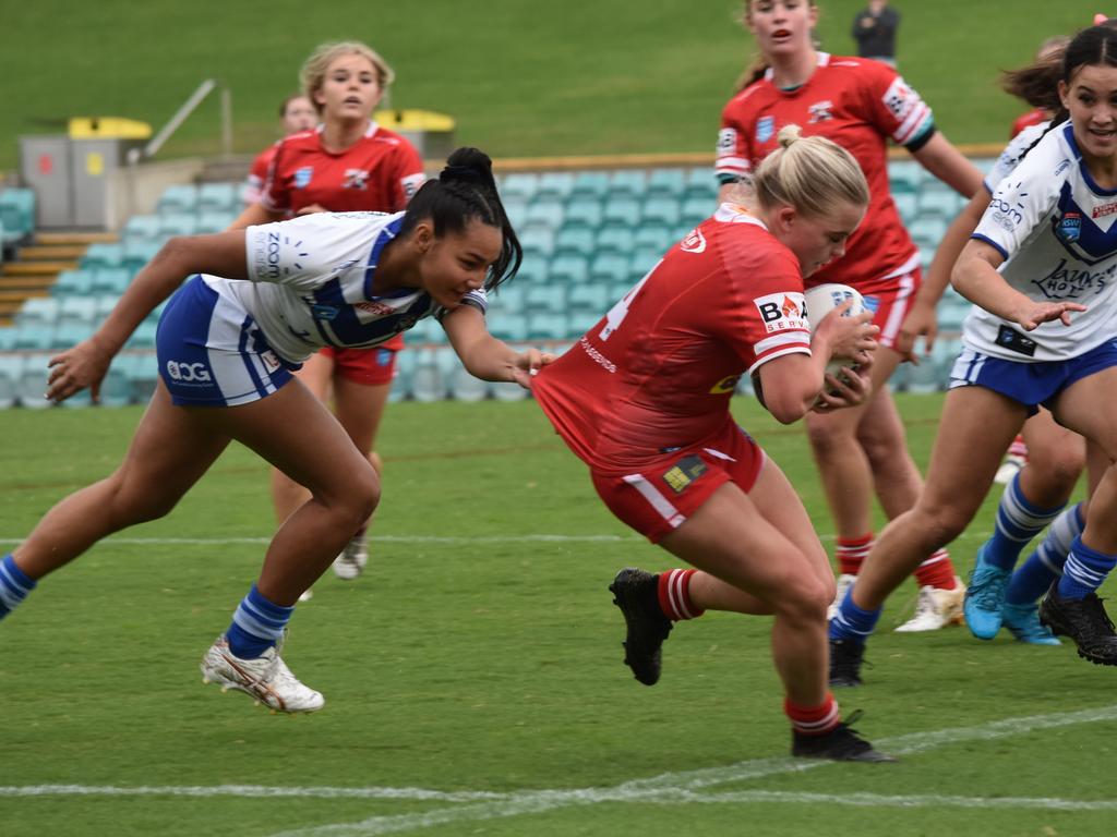 Mia-Rose Walsh tries to evade the defence of Ebony Raftstrand-Smith in the semi final. Picture: Sean Teuma/NewsLocal