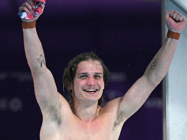 Australia's Cassiel Rousseau celebrates winning and taking the gold medal in the men's 10m platform diving final on day ten of the Commonwealth Games at Sandwell Aquatics Centre in Birmingham, central England, on August 7, 2022. (Photo by Andy Buchanan / AFP)