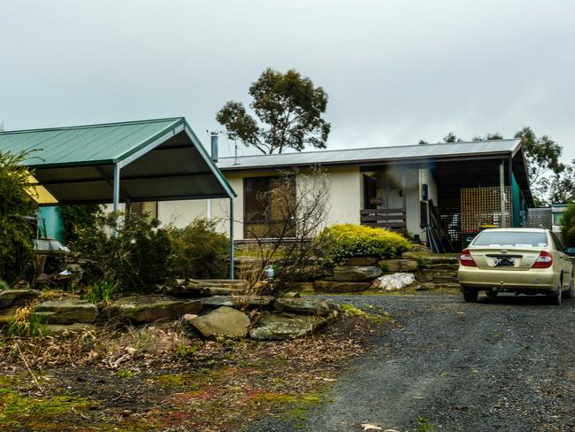 Kevin Skeyhill’s house at Tungkillo. He was found dead on one of his neighbour’s driveways. Picture: AAP/Roy Vandervegt