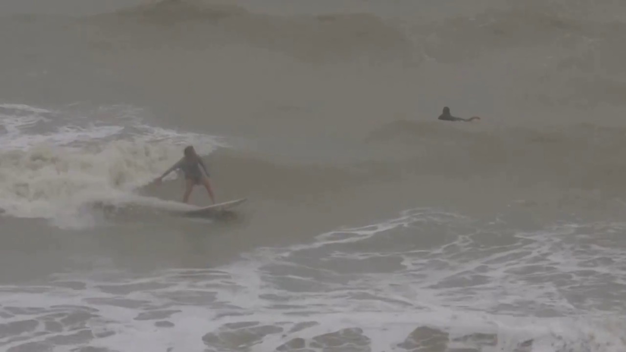 Surfers catch rare Top End wave