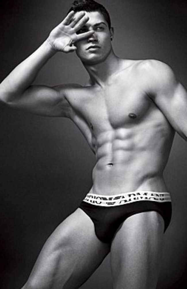 Brazilian football star Oscar bares it like Beckham for Calvin Klein |   — Australia's leading news site