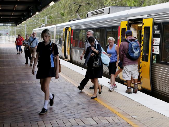 Commuters at the  Helensvale Train station.   Picture: JERAD WILLIAMS