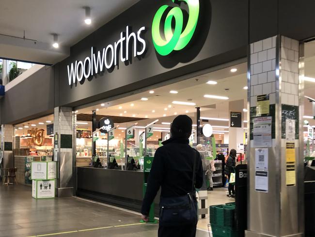 MELBOURNE, AUSTRALIA - NewsWire Photos, JUNE 16, 2021. Sites in South Melbourne including Woolworths and South Melbourne Market have been listed as COVID exposure sites with the Markets temporarily closed down. Woolworths inside South Melbourne Central shopping centre. Picture: NCA NewsWire / David Crosling