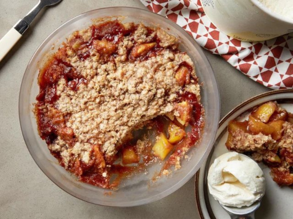 Use the microwavable Anyday bowls to bake an Apple Crumble. Picture: Anyday.