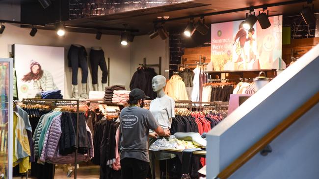 Shops are preparing to get back to business. Picture: NCA NewsWire / Flavio Brancaleone