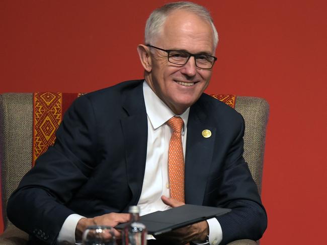 Australia's Prime Minister Malcolm Turnbull (L) and Peru's President Pedro Pablo Kuczynski smile at the start of the ABAC and APEC Leaders' Dialogue at the Asia-Pacific Economic Cooperation Summit in Lima on November 19, 2016. Pacific Rim leaders are meeting in Peru on November 19-20 to push for continued free trade against the backdrop of rising protectionism globally. / AFP PHOTO / Rodrigo BUENDIA