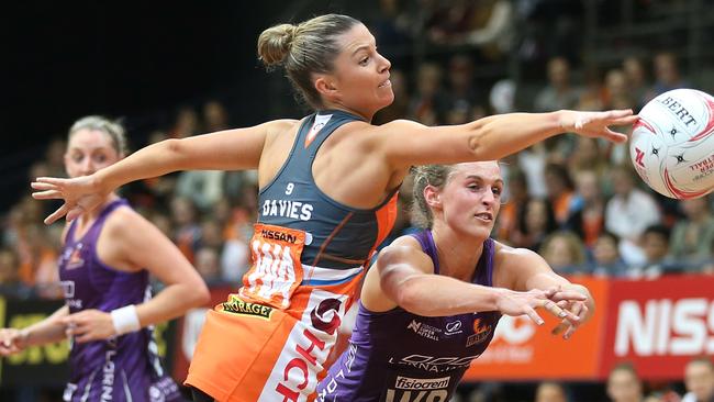 Taylah Davies in action for the Giants in Super Netball.