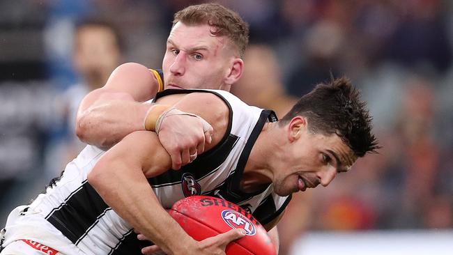 Rory Laird lays one of his 20 tackles on Scott Pendlebury.