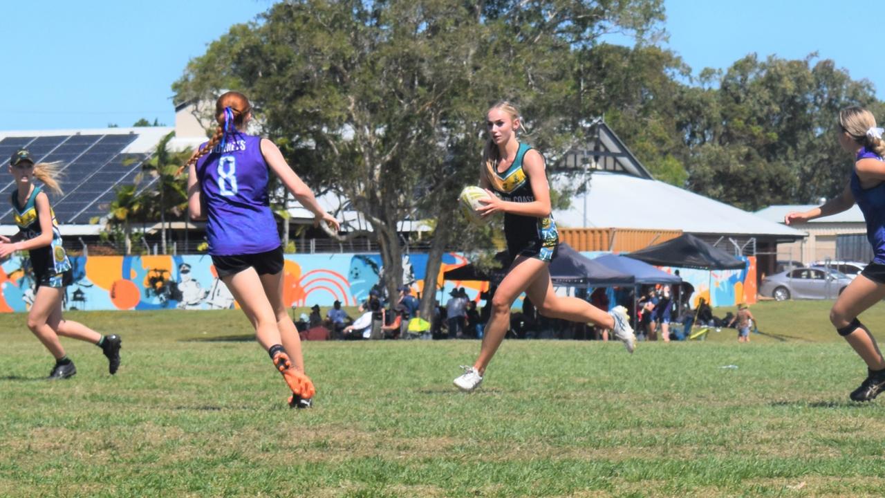 U16 Girls Sunshine Coast Pineapples vs Hunter Western Hornets at the National Youth Touch Football Championships, Kawana 2022. Picture: Eddie Franklin