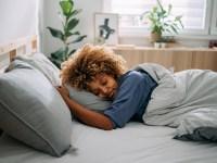 Get a bedtime routine and sleep better. Image: iStock