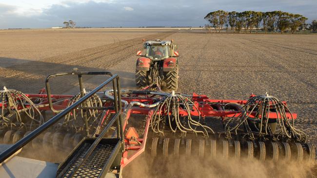 Wimmera grain growers warn adjusting crop plantings in response to climate models is “fraught with danger”, especially at this time of year.