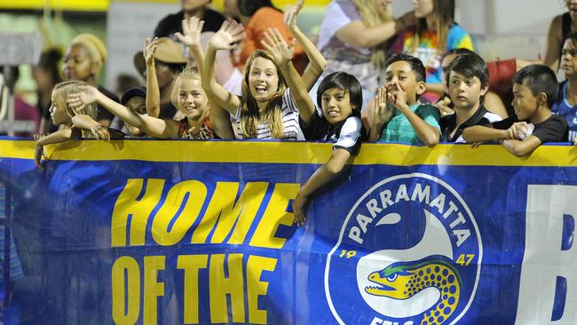 More than 2000 fans turned out to watch the Eels play the Titans at Anzac Oval in Alice Springs.