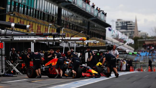 Australian Grand Prix expected to shift back a week in 2017.