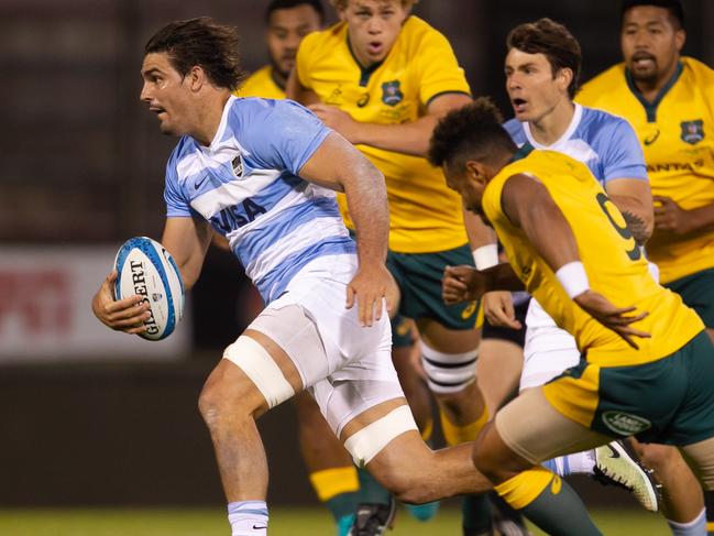 Pablo Matera of Argentina runs with the ball during an International Rugby Union Championship match against against Australia at the Padre Ernesto Martearena stadium in Salta, Argentina, on October 06, 2018. (Photo by Juan José Gasparini / AFP)