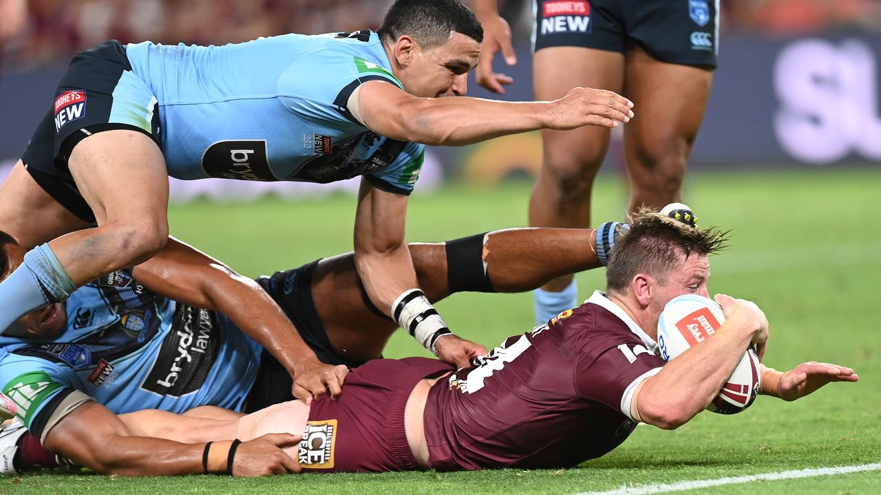 Harry Grant of the Maroons scores a try during game three of the State of Origin series between the Queensland Maroons and the New South Wales Blues at Suncorp Stadium on November 18, 2020 in Brisbane, Australia. (Photo by Bradley Kanaris/Getty Images)