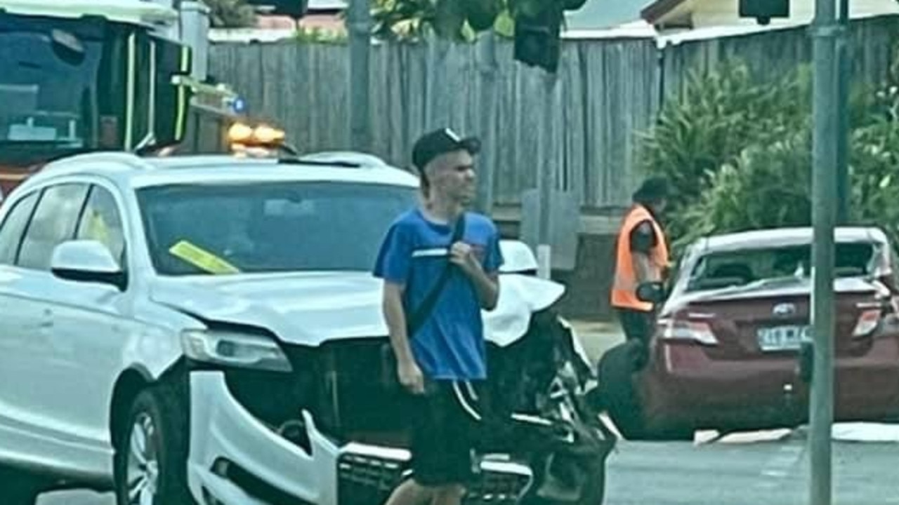 Cars collide head-on at busy south Cairns intersection