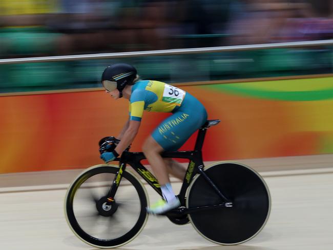 Annette Edmondson in action during the Women's Omnium Scratch race Rio Olympics 2016 track cycling at the Rio Olympic Velodrome. Pics Adam Head