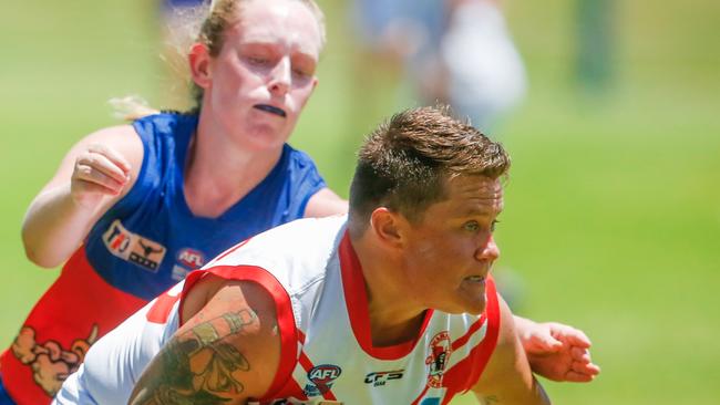 Waratah’s Melissa Campbell is about to be grabbed as she looks for a downfield option. Picture: GLENN CAMPBELL