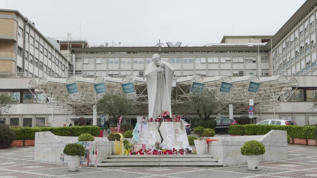 Pope to leave hospital for Vatican on Sunday