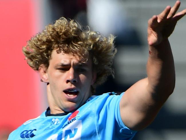 Waratahs' flanker Ned Hanigan catches the ball in a line out during the Super Rugby round 2 match between the Sunwolves and Waratahs at Prince Chichibu Memorial Stadium in Tokyo on February 23, 2019. (Photo by Martin BUREAU / AFP)