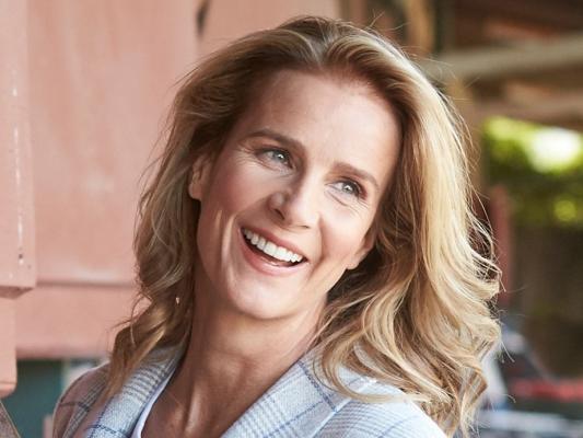 *** STRICTLY EMBARGOED FOR USE BY STELLAR MAGAZINE *** MUST NOT RUN BEFORE: MARCH 11, 2018 *** STELLAR FEATURE: RACHEL GRIFFITHS *** Andy Vukosav Photography***