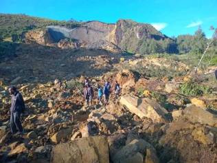 Huge landslide hits Kaokalam Village in Papua New Guinea, locals ...