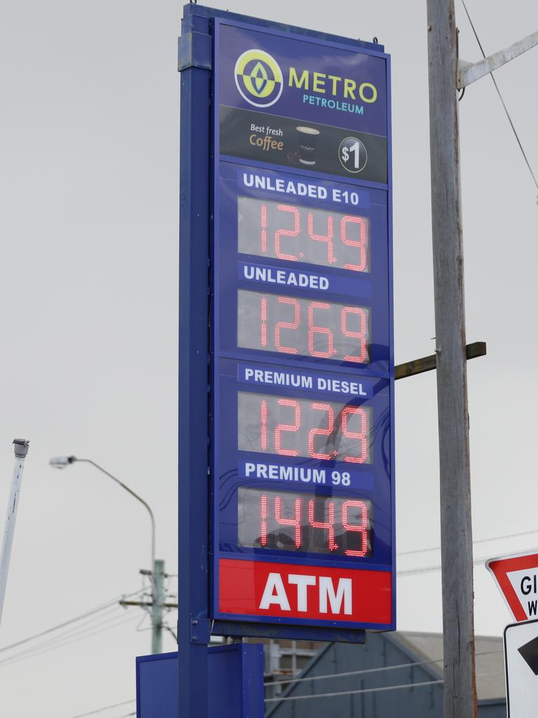 sydney-petrol-prices-soar-but-nrma-says-motorists-should-head-west