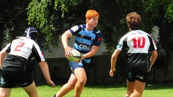 Caleb Mackay runs the ball for Hogs.