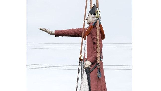 Workers cutting the Captain James Cook statue on Sheridan Street, Cairns on Tuesday May 24, 2022. Photo: Matthew Newton.