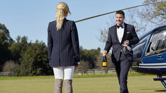 Bachelor Stu Laundy meets Sophie Monk for the first time on The Bachelorette.