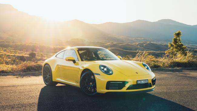 Porsche 911 GTS, Taycan.