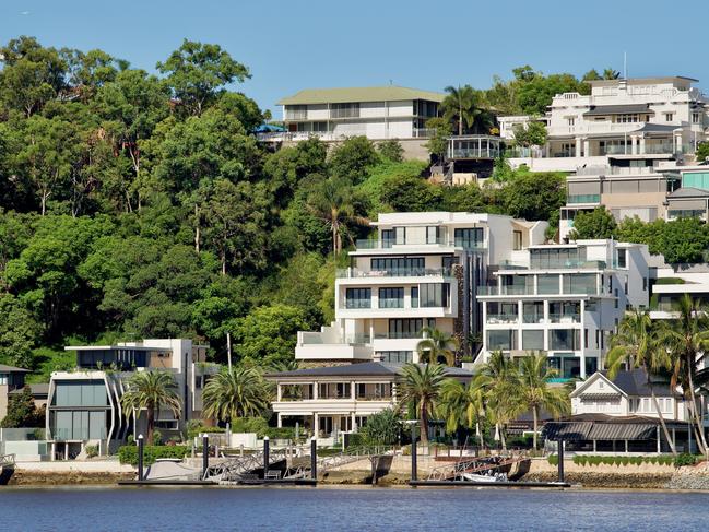 Developing Queensland - Brisbane skyline. Waterfront Living: Luxury Homes in Bulimba, Brisbane.