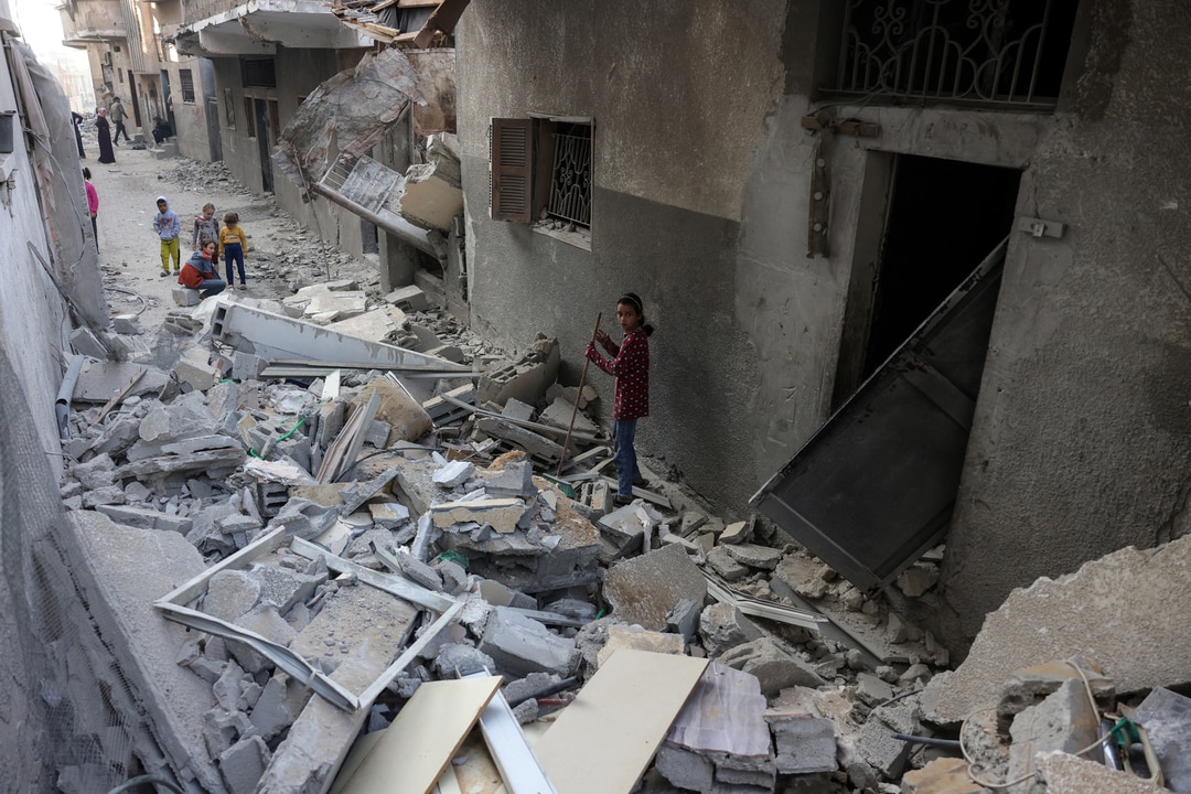 Israeli strike rocks Jabalia even as aid to Gaza resumes