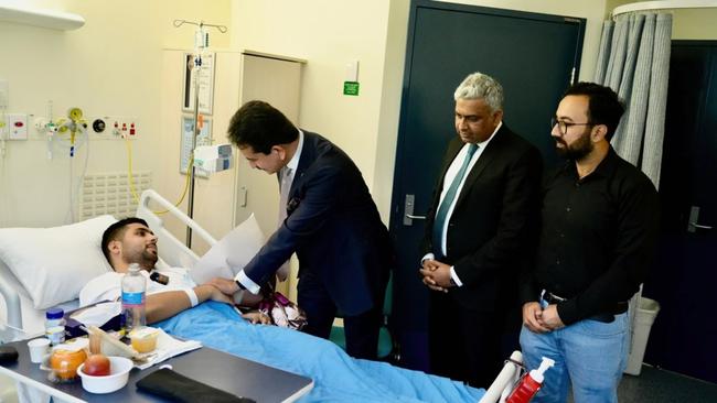 Bondi Junction Westfield security guard, Muhammad Taha, lies in hospital following stabbing injury. He is being visited by Zahid Hafeez Chaudhri the High Commissioner from Pakistan. Picture: Supplied