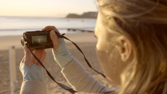 Canon Collective Ambassador Jennifer Cooper photographs a beach sunrise on a Canon EOS M3.