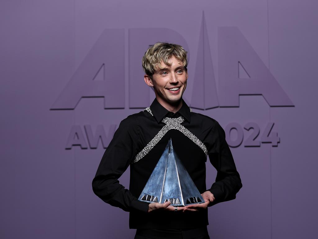 Troye Sivan posed with his ARIA award after a standout win at the 2024 ARIA Awards, held at Hordern Pavilion in Sydney. The talented artist took home the prestigious honor, marking another milestone in his incredible career. Picture: Getty