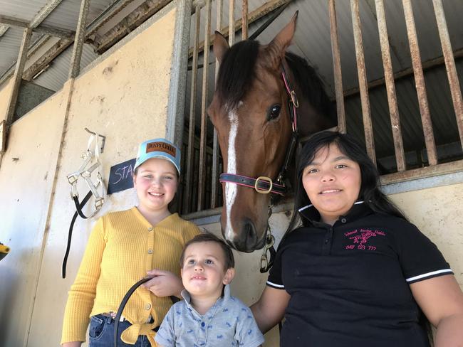 Grafton trainer Dwayne Schmidt's Grafton Guineas hopeful Hyperion Star with Mackenzie Dowse (9), Darby Schmidt (18 months) and Nevaeh Tindoy (9).